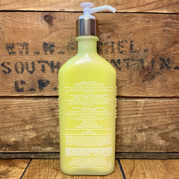 BBW Sandalwood & Vanilla Moisturizing Body Lotion - Picture 2 of 2